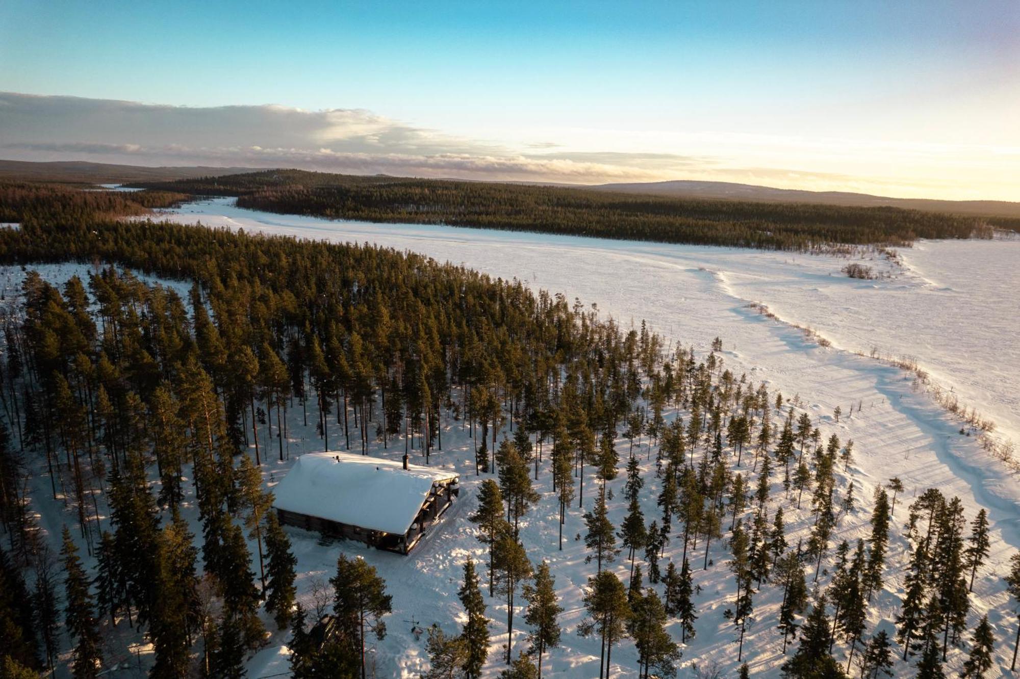 Hotel Napapiirin Jaervilomat Luukonniemi Exterior foto